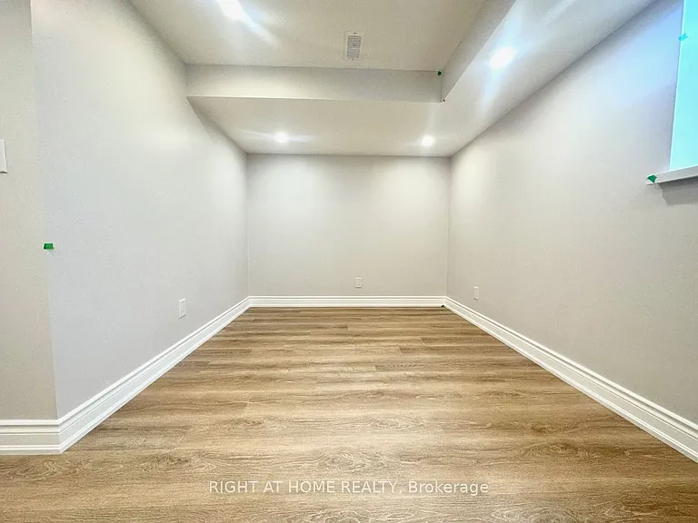 22 Gunn Ave — Photo 4