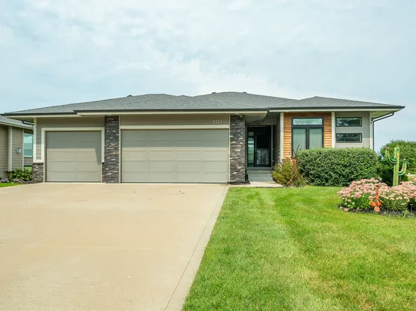 301 NE 14th Ct, Grimes, IA 50111