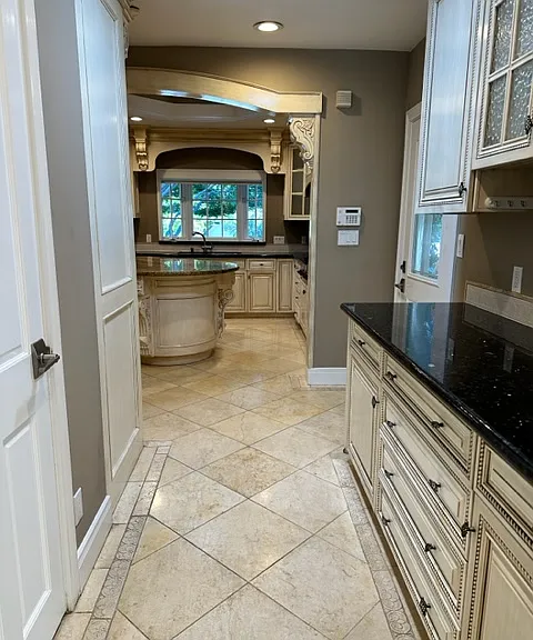 2040 Forest View Ave — Photo 10