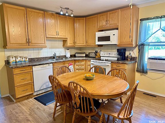 4th image of 315 3rd AVENUE W