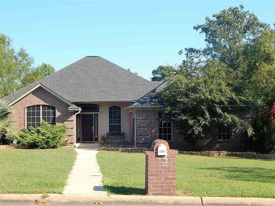 1st image of 2205 McDonald Ln