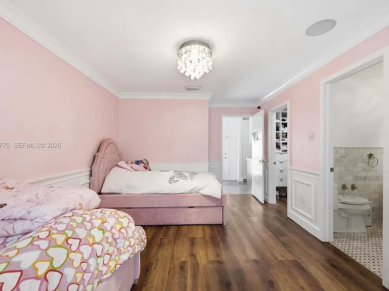 2558 NE 206th Ter #A — Photo 7