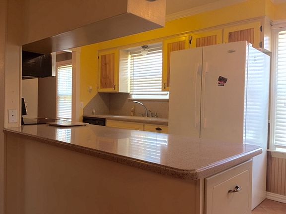 4th image of 1730 Woodlawn Dr