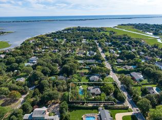 42 Apaucuck Point Rd, Westhampton, NY 11977