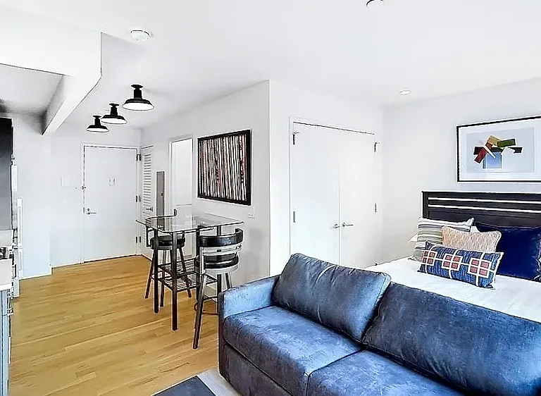 180 Franklin Ave #201 — Photo 1