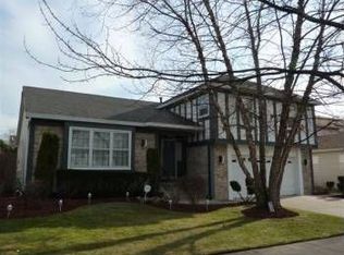 917 Hobson Dr, Buffalo Grove, IL 60089