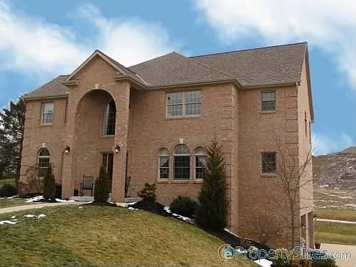405 Greyhawk Cir photo 1