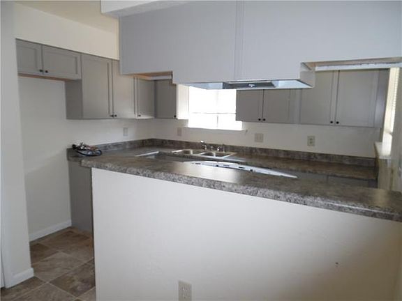 3rd image of 2 Summerton Dr #382