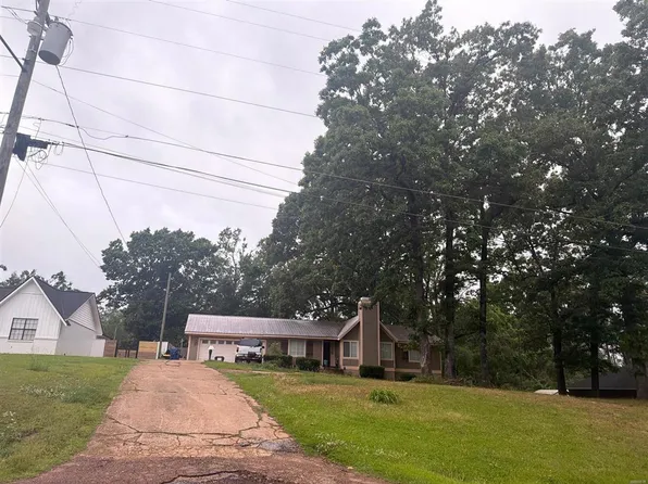 126 Hemlock Rd, Batesville, MS 38606