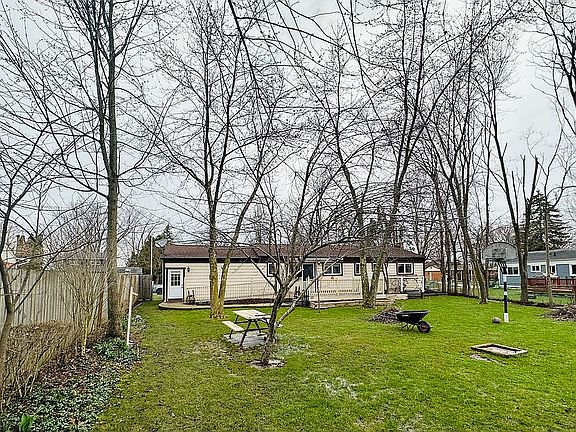 5th image of 340 Chandler Dr