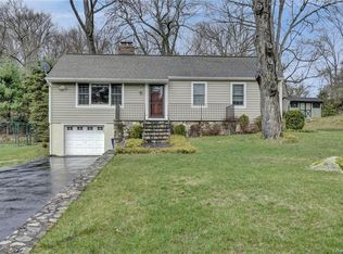 48 Oakridge Rd, North Salem, NY 10560