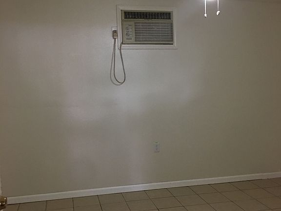 4th image of 1011 E Pebble Dr