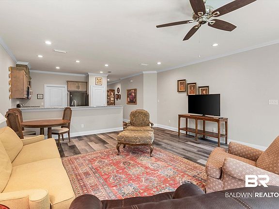 4th image of 1101 Pinemont Dr