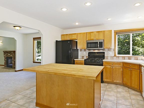 3rd image of 9142 50th Ln NE