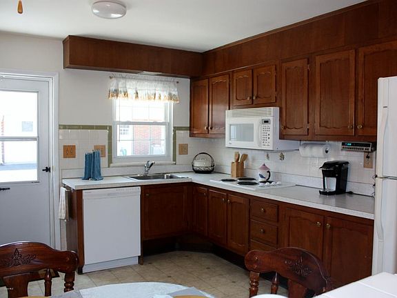 3rd image of 269B Kingston Ct