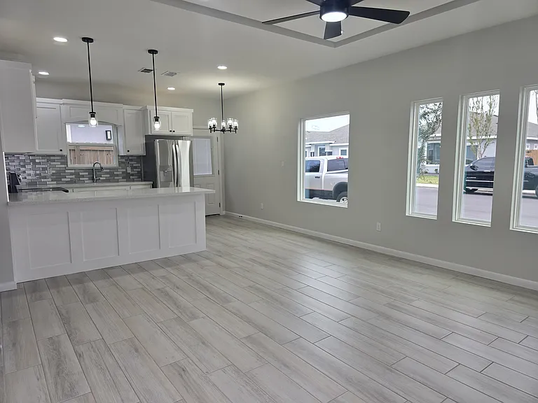 919 N Abbey Ave #3 — Photo 2