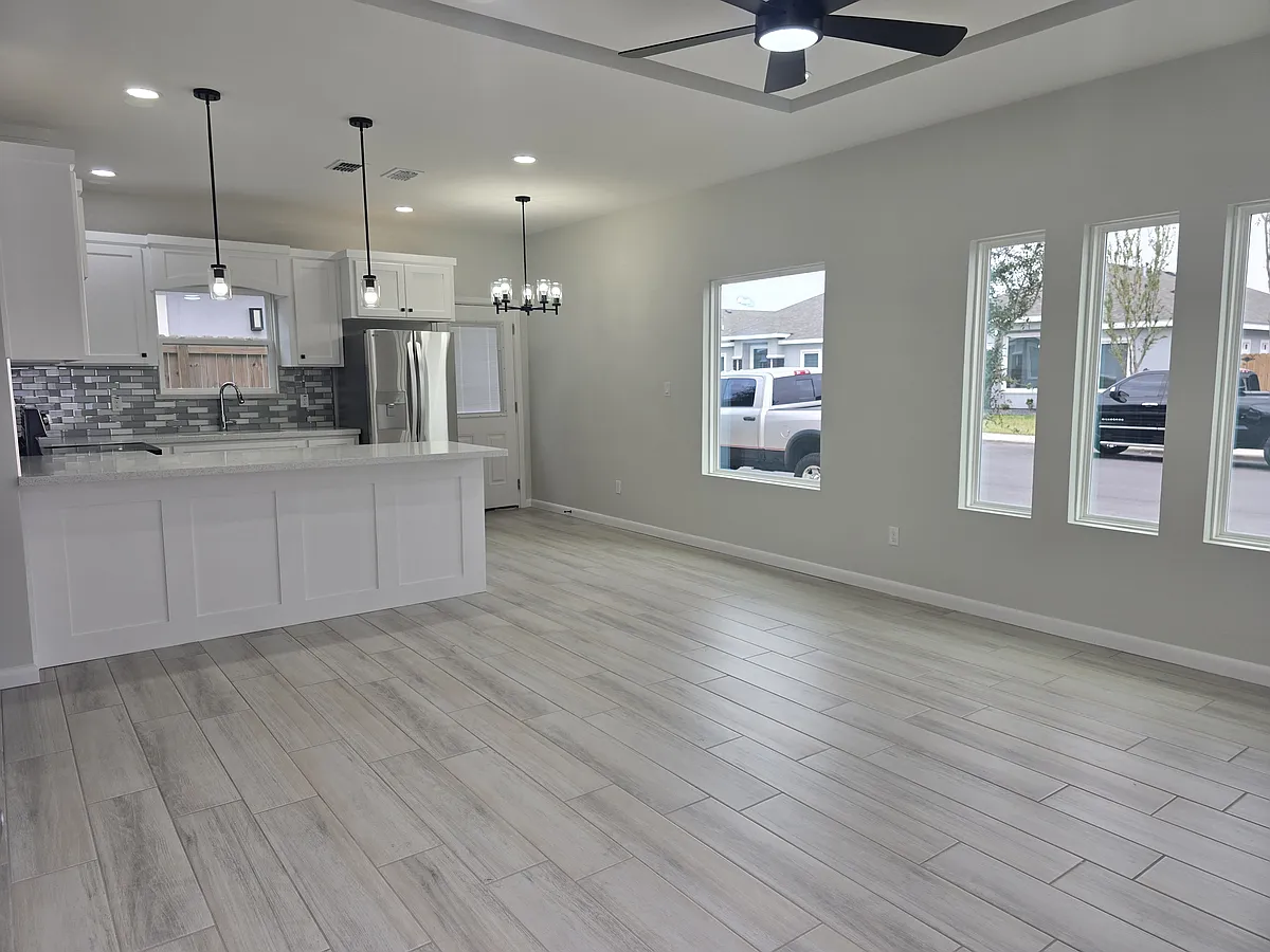 Building Photo - 919 N Abbey Ave #3