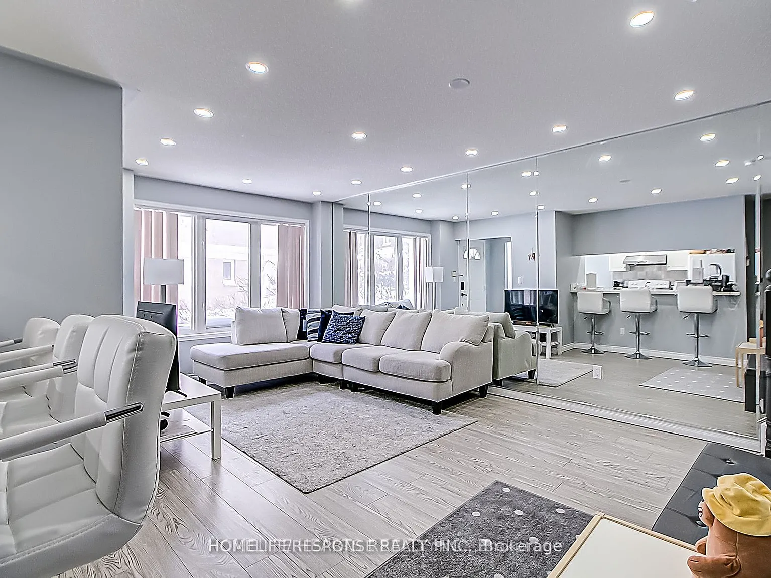 3 bed, $3,198 — Photo 3