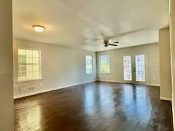 271 Grant Avenue image 14 of 19