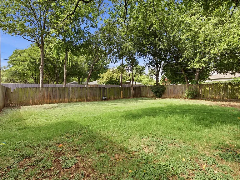 3884 Van Ness Ln — Photo 26