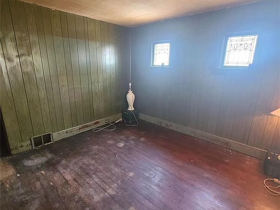 3rd image of 2808 Buxton Ave