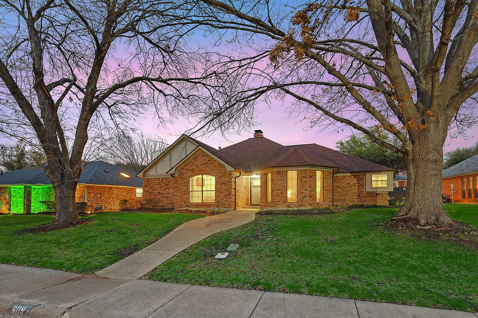5 bed, 2.0 bath, 2271 sqft, $7,724 — Photo 2