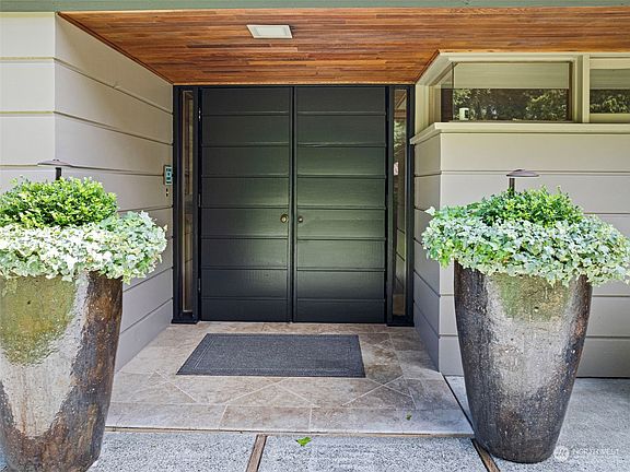 3rd image of 10519 Fawn Drive NW