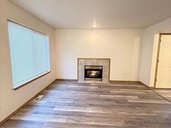5th image of 6830 188th St NE #B