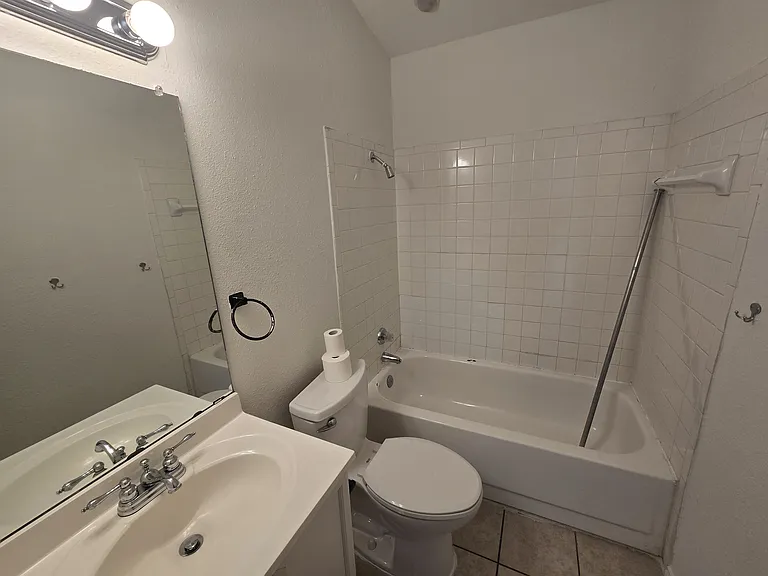 2215 Post Rd #2053 — Photo 7