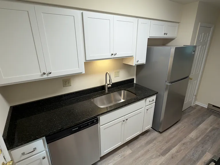 303 Green St #2 — Photo 11