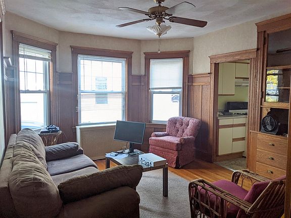 3rd image of 59 Quincy St S