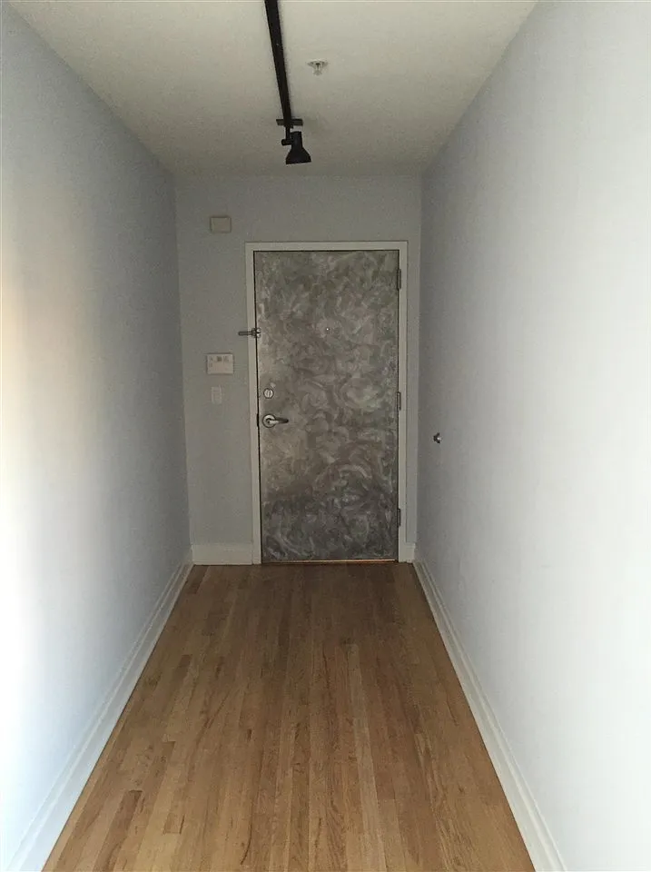 2 bed, 1.0 bath, 900 sqft, $4,200 — Photo 3