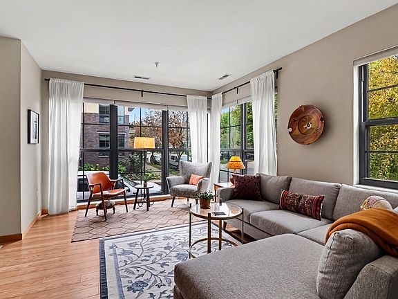 2nd image of 820 Emerald St APT 117