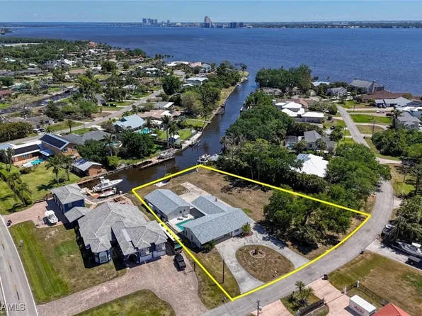 1888 Coral Cir, North Fort Myers, FL 33903