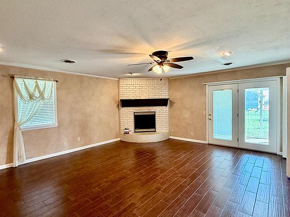 2nd image of 402 Thurmond St