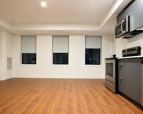 325 University Ave W Photo 1