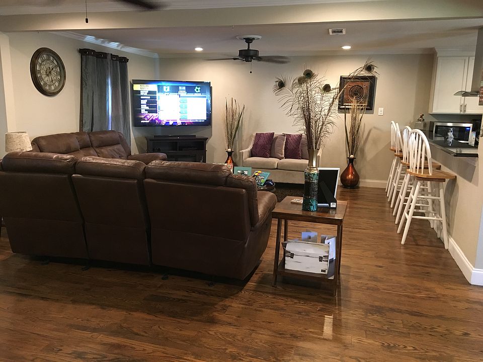1st image of 4048 Charter Dr