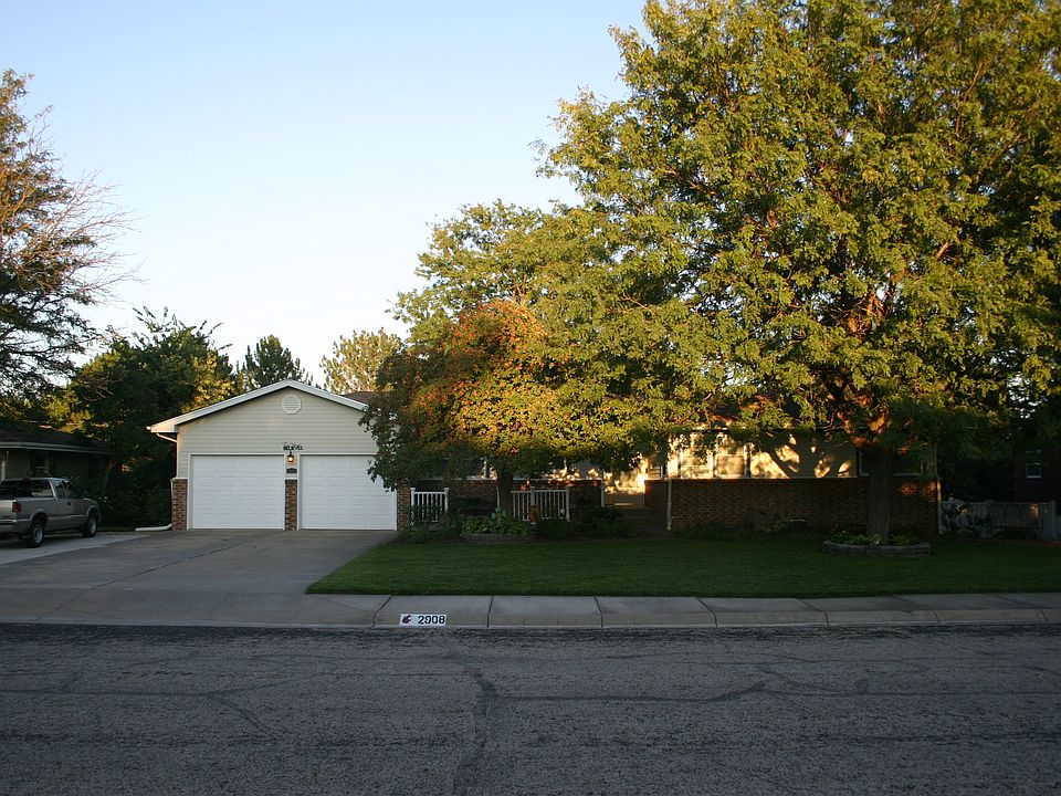 1st image of 2908 Hillcrest Dr