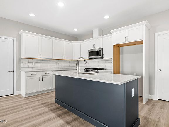 5th image of 719 Greenhead Ln Lot 5
