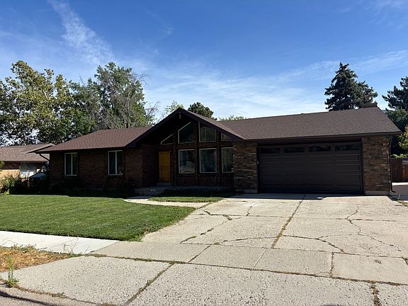 2nd image of 1883 E Viscounti Dr