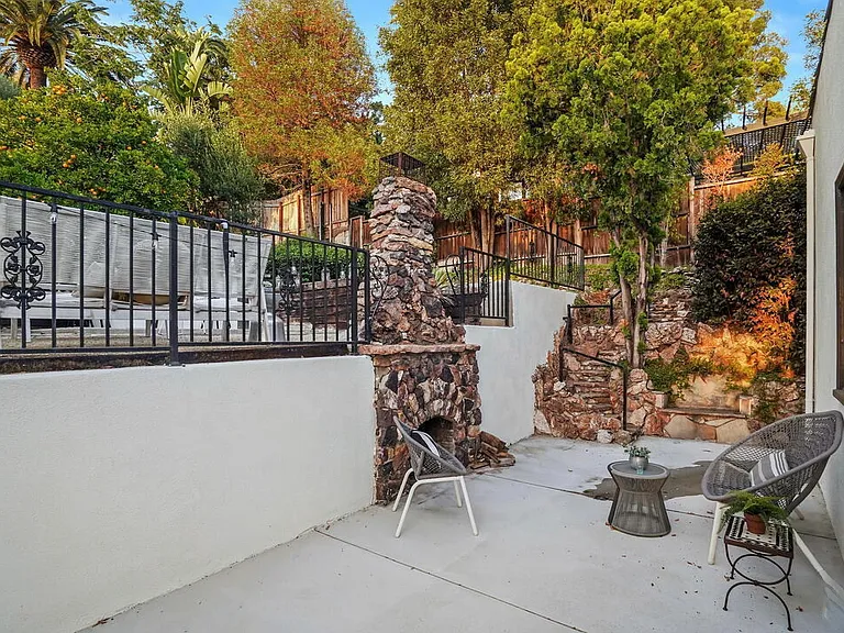 2269 Cove Ave — Photo 47