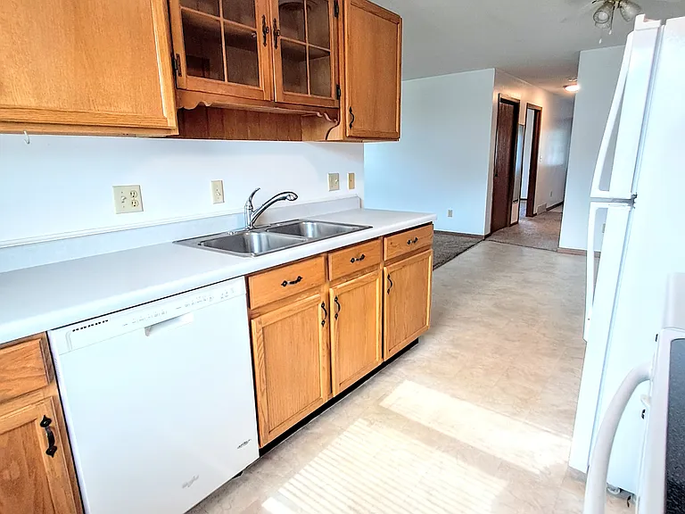 950 N Larson St — Photo 8