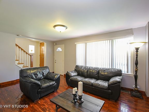 2nd image of 2512 Oak St