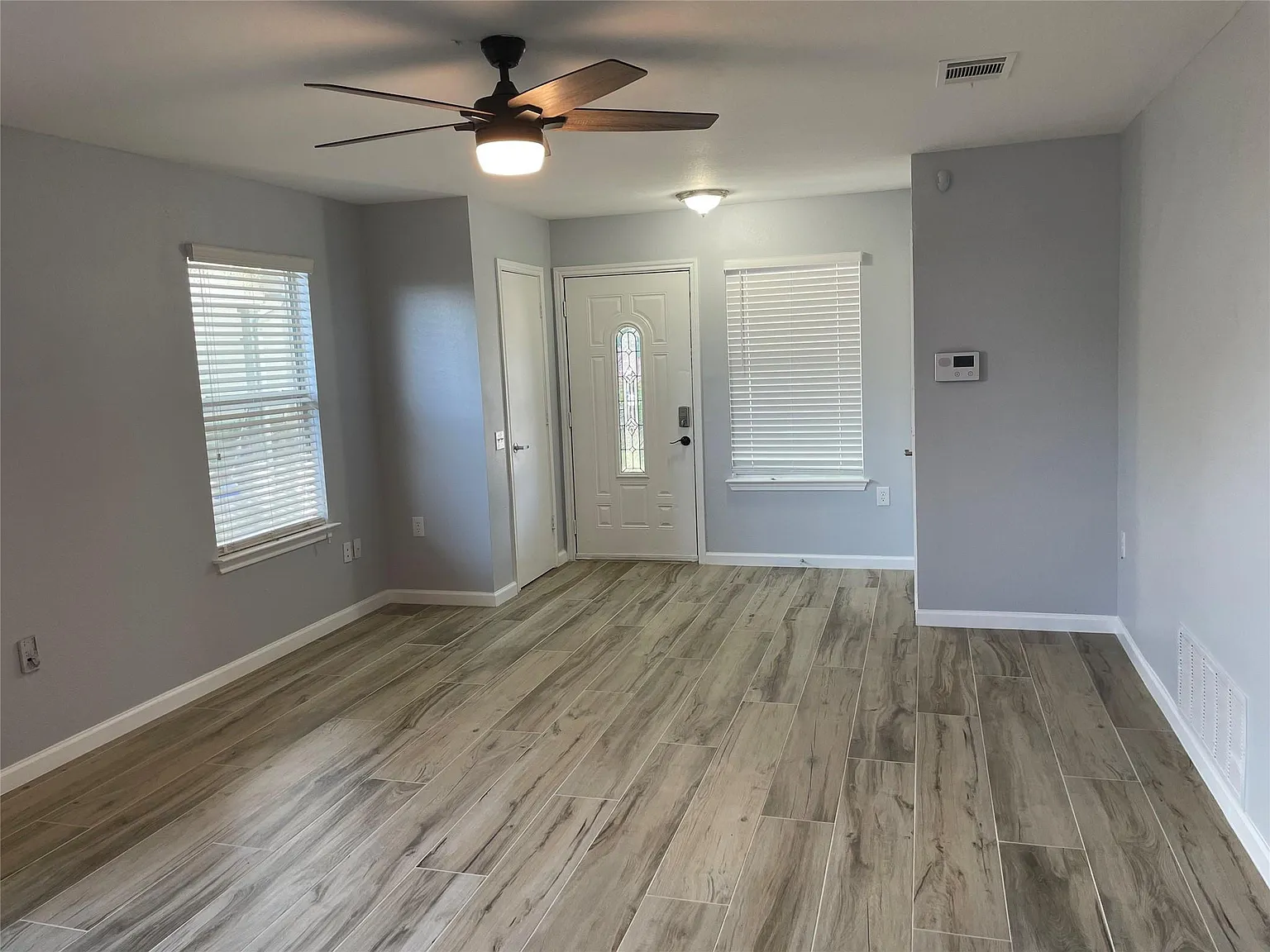 3 bed, 2.0 bath, 1324 sqft, $1,995 — Photo 2