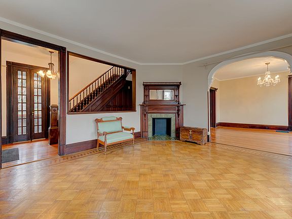 5th image of 32 Pearl St