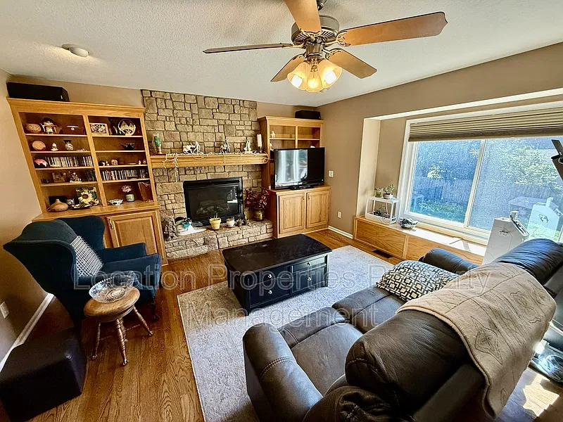 5 bed, 3.5 bath, 3000 sqft, $3,000 — Photo 4