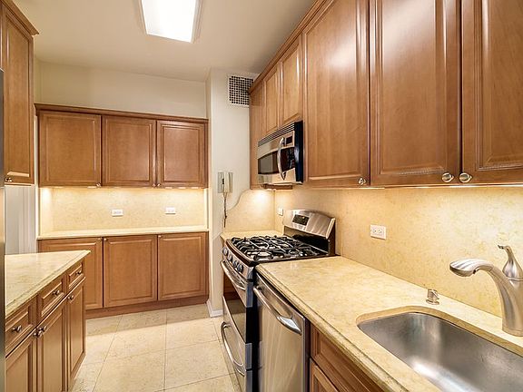 3rd image of 415 E 52nd St APT 9DB