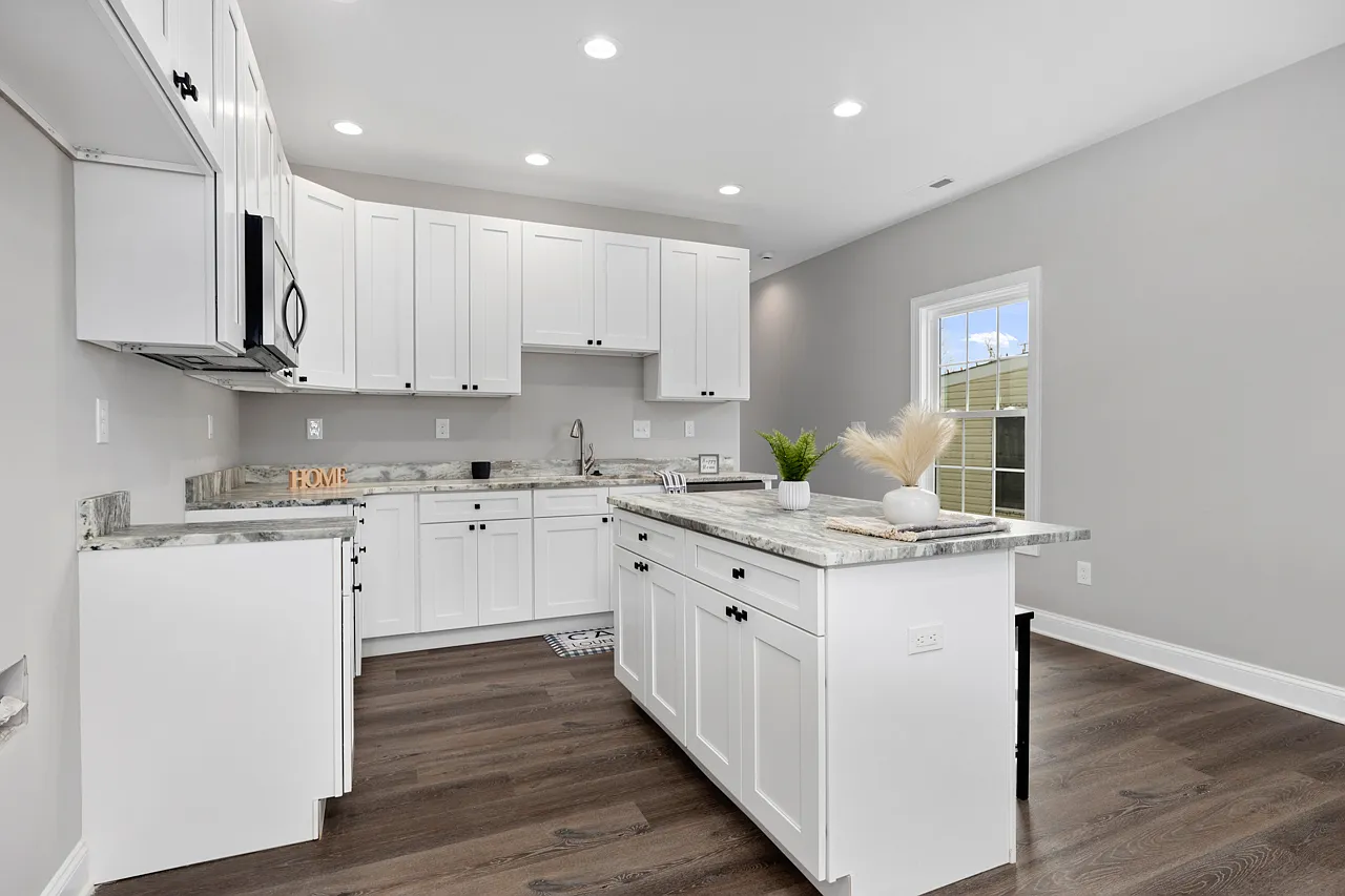 5 bed, 3.5 bath, 1728 sqft, $2,495 — Photo 3