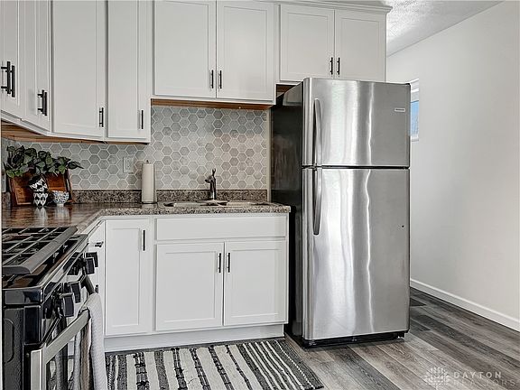 3rd image of 409 Skylark Dr