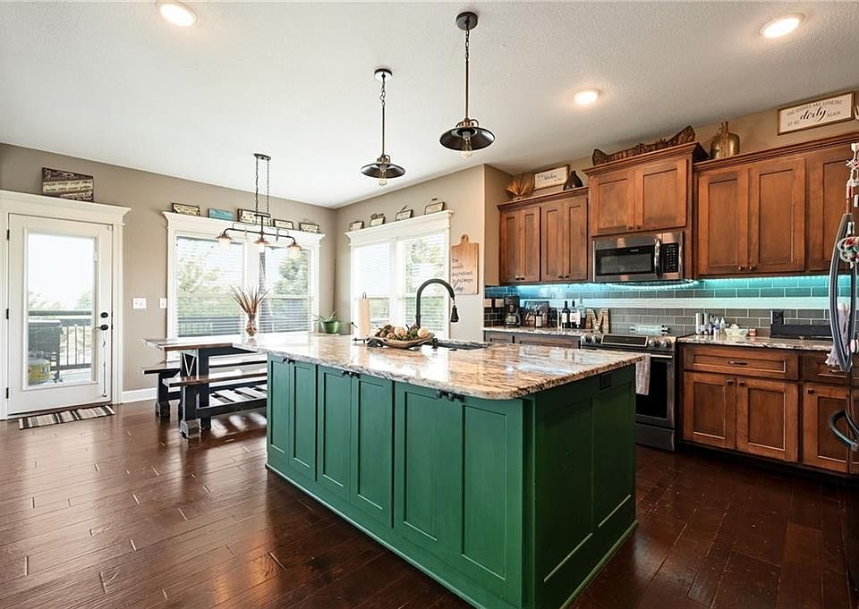 1st image of 22614 Surrey Ln